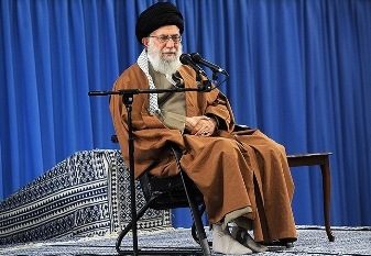 امام‌ خامنه‌ای: همه حواس‌شان را جمع کنند؛ ممکن است دشمن برای سال ۹۸ نقشه کشیده باشد