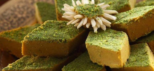 شیرین شدن کام گردشگران با حلوای محلی ضیابر
