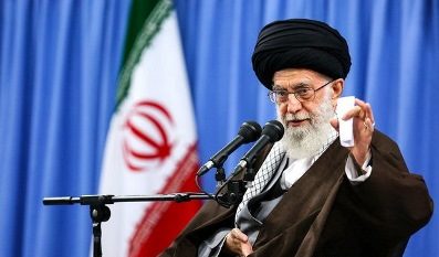 زمینه را برای روی کارآمدن دولت جوان و حزب اللهی فراهم کنید/ ساختار قانون اساسی خوب است/ البته ساختارها میتوانند تکمیل شوند و نواقصشان برطرف شود/ آن‌طور که برجام عمل شد، من خیلی اعتقادی نداشتم