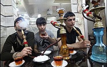دود شدن وقت و سلامت نوجوانان زیر سقف کافه‌های شهر/ ترویج کتابخوانی و مهارت آموزی به جای دخانیات