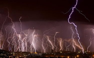 برخورد صاعقه جان ‌بانوی شالیکار گیلانی را گرفت/ ۵ شالیکار دیگر مصدوم شدند