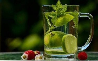 کم آبی سیستم ایمنی بدن را ضعیف می کند/ افزایش عطش با مصرف آب یخ