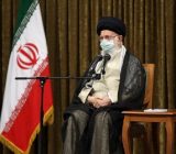 انقلابی بودن همراه با عقلانیت باشد/ برای بازسازی انقلابی همت کنید