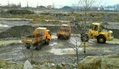 با برداشت‌کنندگان غیرمجاز از بستر رودخانه‌ها برخورد می‌شود