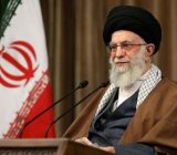 کسی که زندگی اشرافی دارد یا دم از تسلیم می‌زند نمی‌تواند به انقلاب پایبند باشد