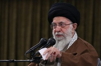 هر کسی مردم را از آینده ناامید کند، به سود دشمن کار کرده است