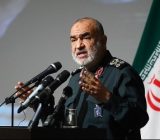 مگر این نظام جز استقلال، آزاد شدن و جز برای رفع فقر و محرومیت و جز برای پیشرفت و امنیت و جز برای رفاه و جز برای مفتخر کردن این مردم در همه عرصه‌ها، کار دیگری می‌کند؟