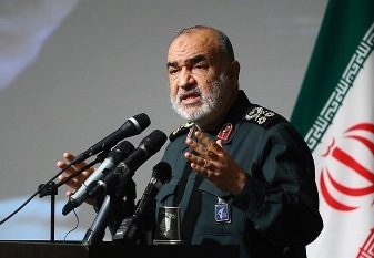 مگر این نظام جز استقلال، آزاد شدن و جز برای رفع فقر و محرومیت و جز برای پیشرفت و امنیت و جز برای رفاه و جز برای مفتخر کردن این مردم در همه عرصه‌ها، کار دیگری می‌کند؟