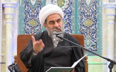 اساس انقلاب اسلامی عشق به خداست