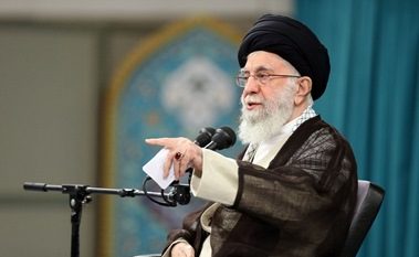 دشمن وحدت و امنیت ملی را هدف گرفته است/ نگذارید وحدت را بهم بزنند
