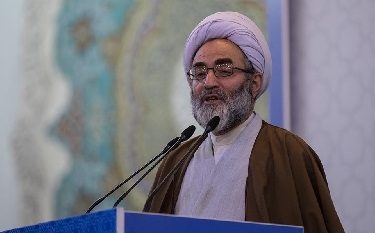 دولت تا زمان فروش محصولات کشاورزان از وارد کردن برنج به کشور جلوگیری کند