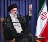 ملت با جهت‌گیری‌های گوناگون سیاسی و وزن متفاوت مذهبی پای ایران عزیز ایستاد