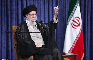 ملت با جهت‌گیری‌های گوناگون سیاسی و وزن متفاوت مذهبی پای ایران عزیز ایستاد