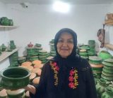 حکایت بانویی که تاریخ سفالگری گیلان را روی چرخ زندگی‌اش نوشت