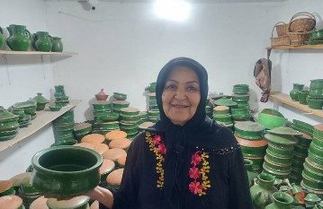 حکایت بانویی که تاریخ سفالگری گیلان را روی چرخ زندگی‌اش نوشت